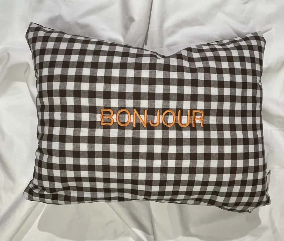 Atelier Pomme | CUSHION: CHECKED IN | BETTER BROWNIE 30 X 40 | Bonjour