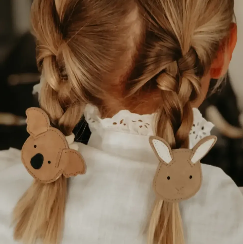 donsje_amsterdam__josy_cl_2-1.webp Donsje Amsterdam | Josy Classic Hairclip | Bunny | Taupe Nubuck