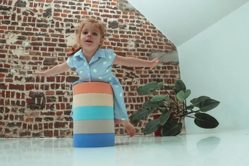 Moes Play : Rainbow Chair